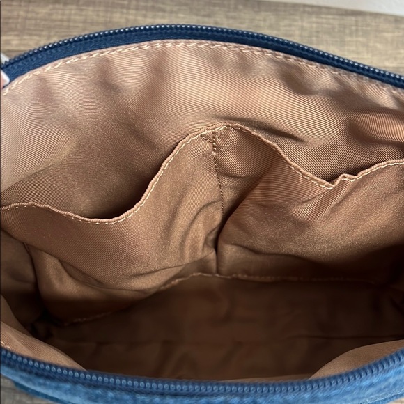 Sakroots Crossbody Bag with Floral Embroidery 🌼🍂🐝 - Picture 11 of 13